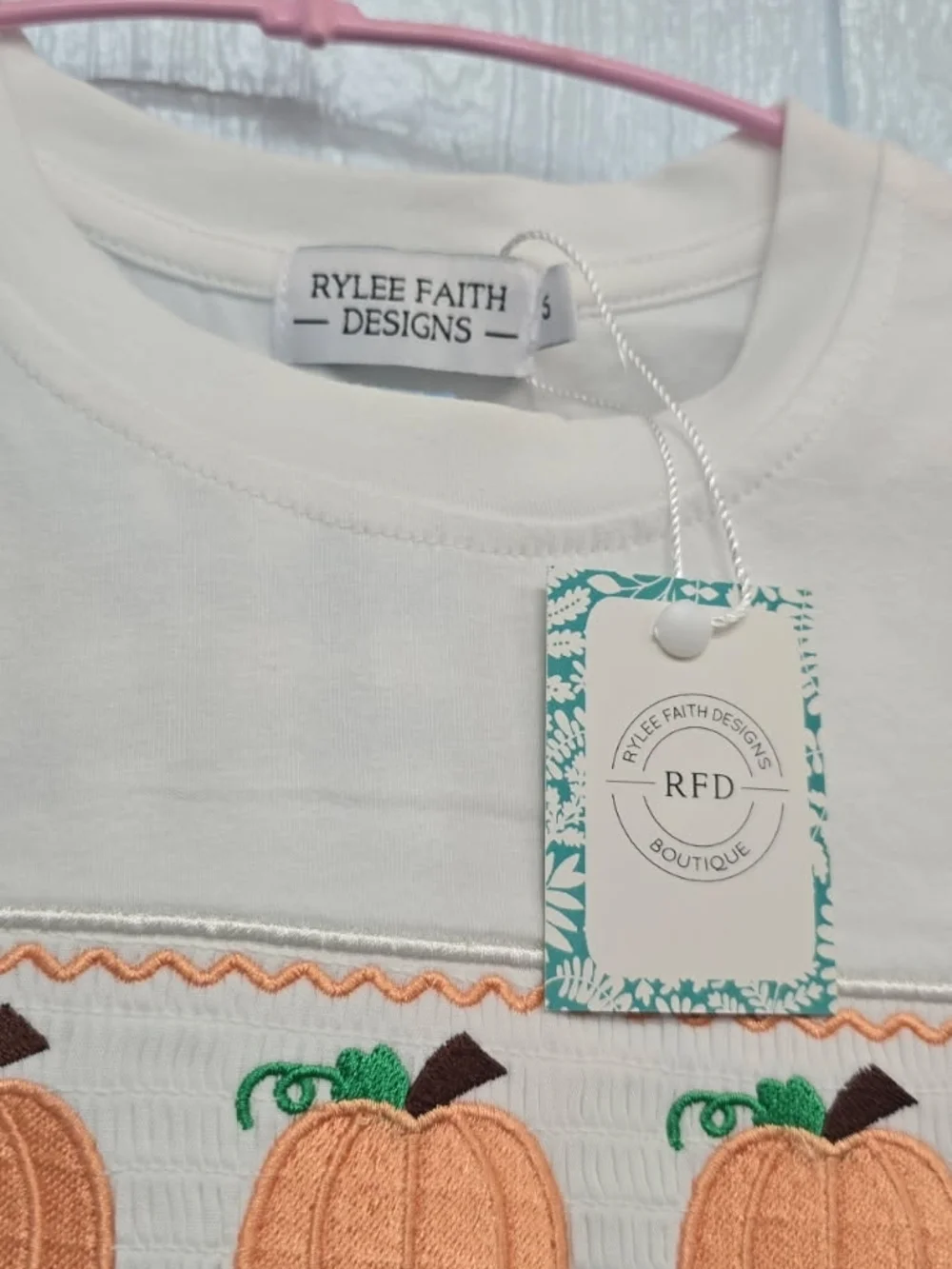 NWT Size 5 Kids White Pumpkin Smocked Outfit